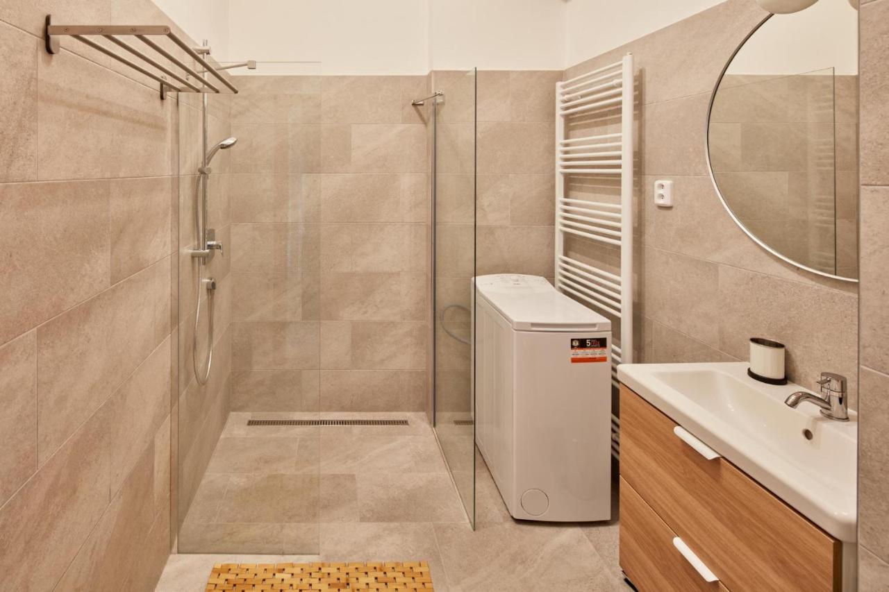 Prague Days - Spacious 3Bdr Apartment - Trendy Neighbourhood Buitenkant foto